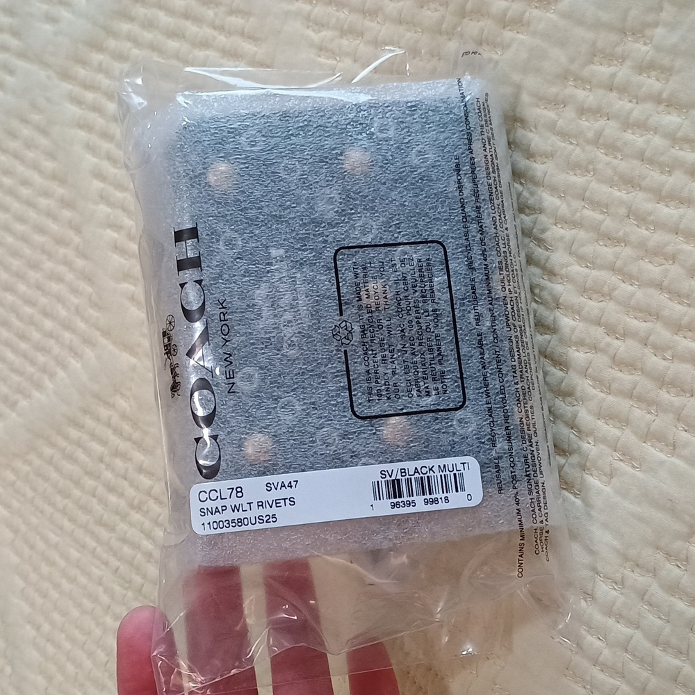 ๐ Coach Black Leather Wallet with Gold and Silver Rivets - Picture 12 of 13